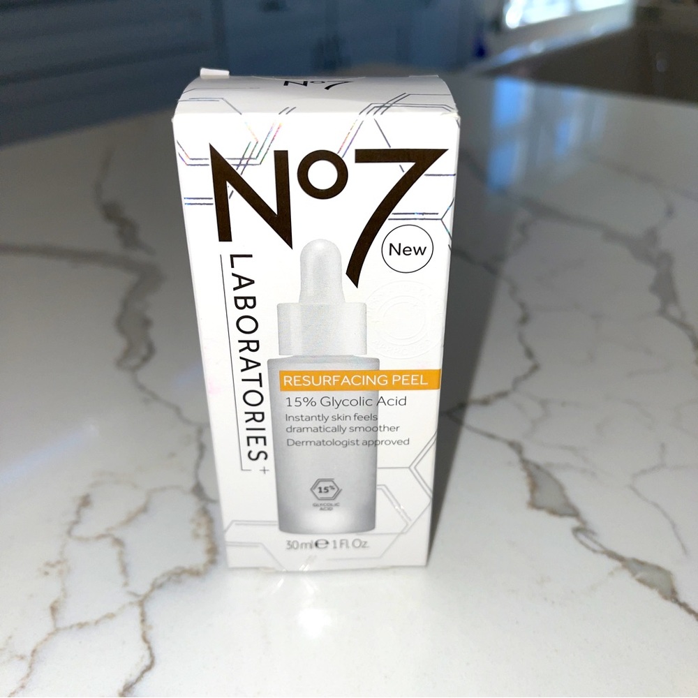 No 7 Laboratories Resurfacing Peel 15% Glycolic Acid. Brand new (sealed).